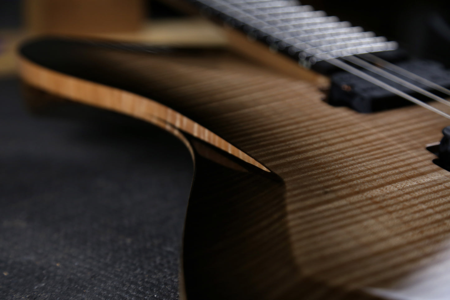 Mirus Headless 6 - Black Burst
