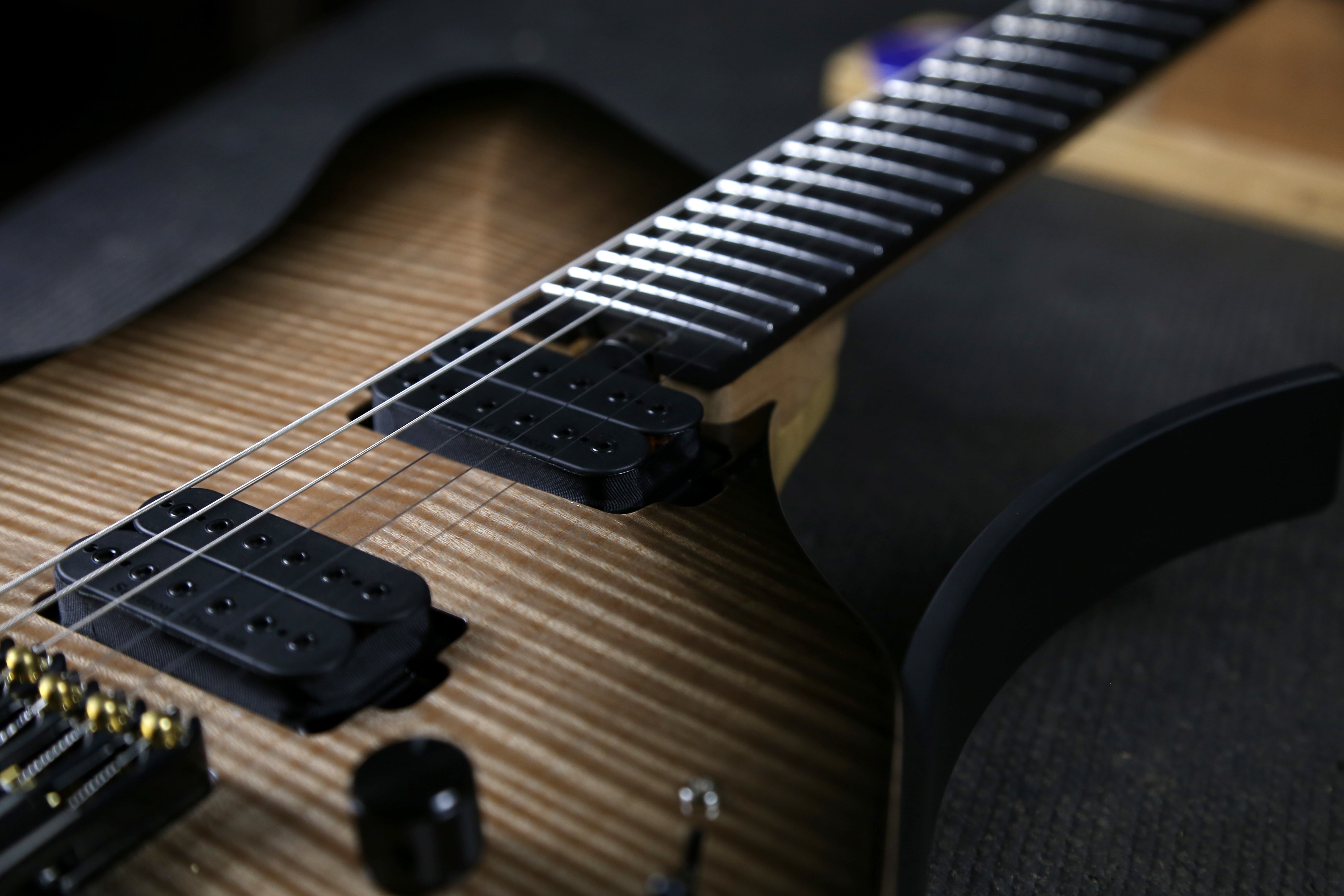 Mirus Headless 6 - Black Burst – Dean Gordon Guitars